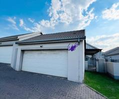 Townhouse for sale in Die Heuwel