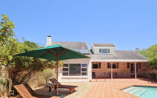 4 Bedroom House for sale in Constantia