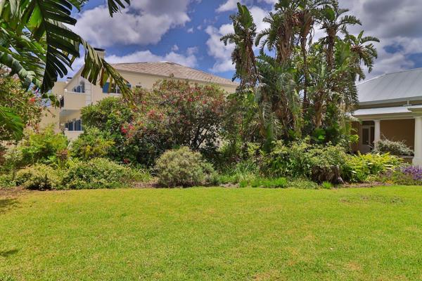 A beautiful heritage house in Fresnaye with lovely manicured garden.
This home is unfurnished, with 3 bedrooms all en suite plus a ...