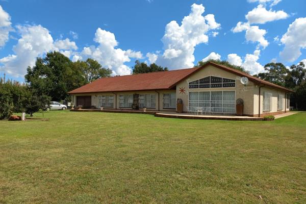 Real Country Living – Vintage-Style Homestead on 1.113 ha, in Spaarwater AH

Embrace the charm of country living with this ...