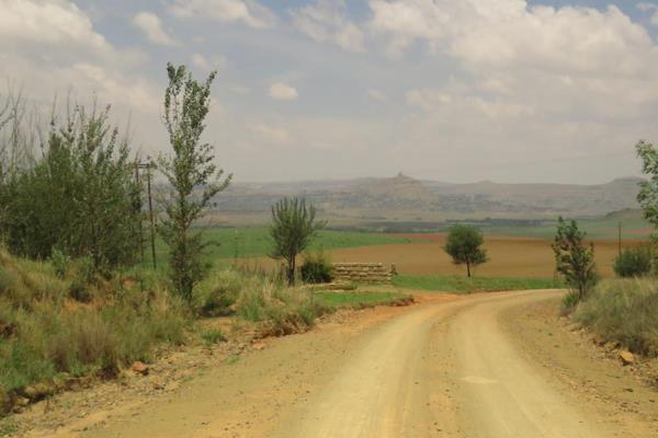 Stretching across an impressive 196.396 hectares, this expansive farm boasts breathtaking views of the Maluti Mountain range. The ...