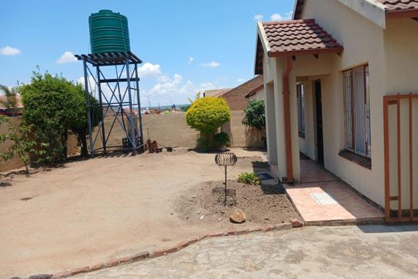 3 bedroom
kitchen
Dining Room 
Lounge
Dual Purpose Geyser and solar 
JoJo Tank

3 Bedroom house for sale in Seshego zone ...