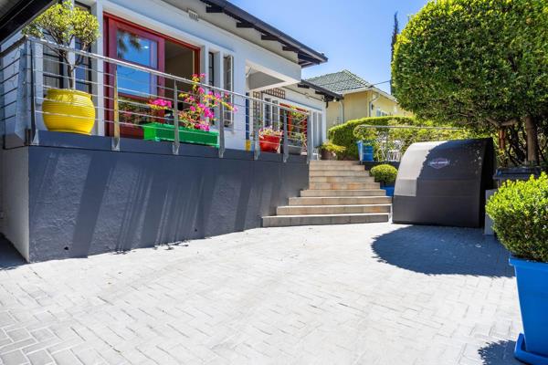 Nestled on one of the quietest streets in Parkhurst, this charming, immaculate, north-facing gem offers warmth and character in every ...