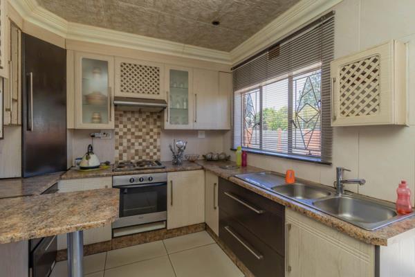 Spacious 3-Bedroom Home with Expansion Potential in Dal Fouche,

This delightful property in the sought-after Dal Fouche area offers ...