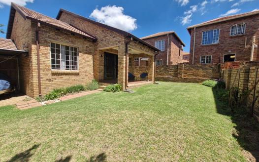 3 Bedroom Townhouse for sale in Amberfield