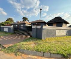 House for sale in Crystal Park