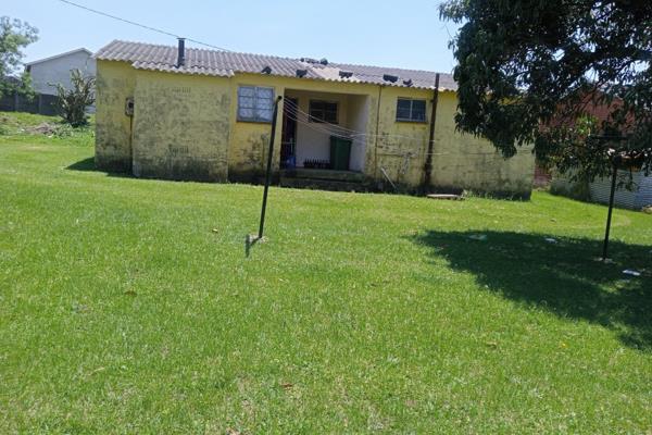 3 bedroom house for sale in kadlangezwa 
the home is within a walking distance to the university 

the home consists of the features ...