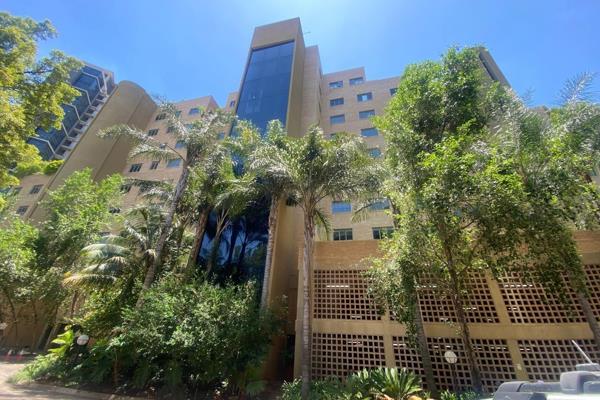 This lovely apartment is situated in a prime location in Sandton.
Elegant fittings and fixtures throughout.
Open plan well-appointed ...