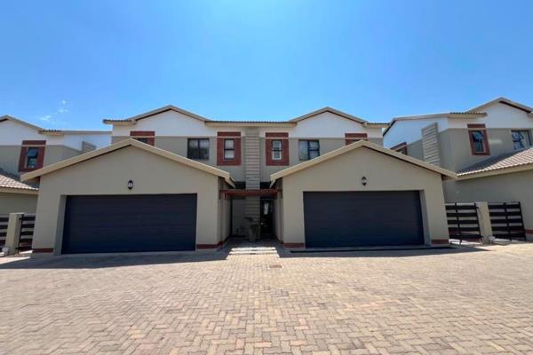 Stunning 3-bedroom duplex in equestria!

Welcome to this exquisite double-story duplex in the heart of Equestria&#39;s secure ...