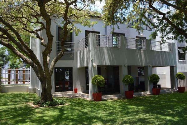 Stunning 1-Bedroom Apartment To Let in Douglasdale, Sandton

Welcome to your new sanctuary in the heart of Douglasdale, Sandton! This ...