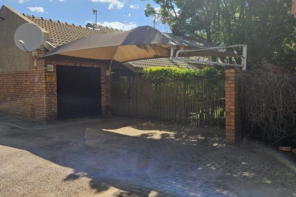 A three bedroom house for rental, in Chroompark, Mokopane.
This timeless 3-bedroom townhouse in a secure complex, to let in Chroompark ...