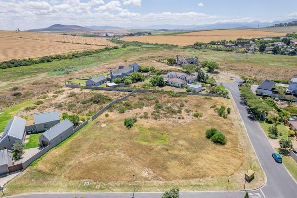 This vacant land in D&#39;urbanvale offers unlimited potential in one of the most highly sought-after locations in Durbanville. ...