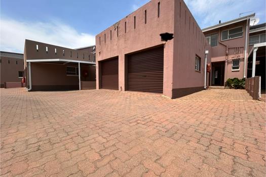 2 Bedroom Townhouse for sale in Brackenhurst