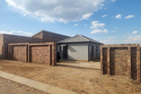 3-Bedroom House for Sale in Clayville - New Development

Welcome to this stunning 3-bedroom home located in a secure and peaceful ...