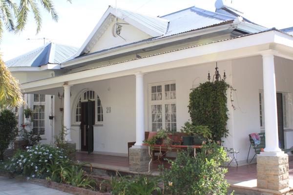 This 3 bedroom family home is perfect for those seeking comfort and space. It offers large living areas, including a cozy fireplace ...