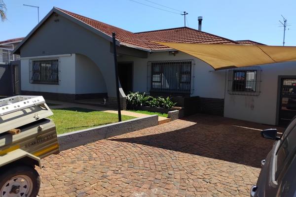 A well-maintained and spacious 3-bedroom house set on a generous 858 m&#178; stand ...