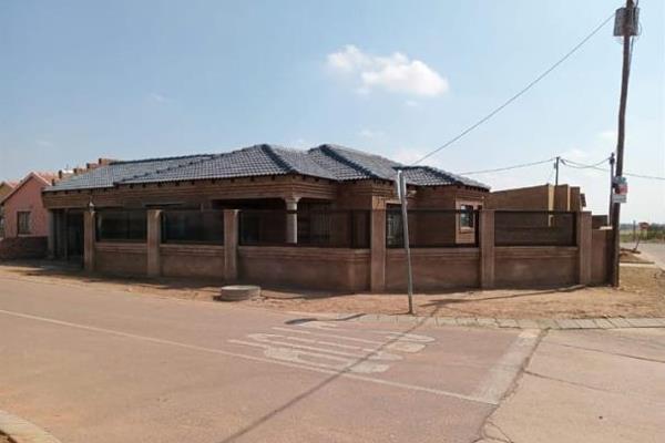 This newly  build house situated in soshanguve MM is for sale, the property offers two bedroom, kitchen lounge and living area, garage ...