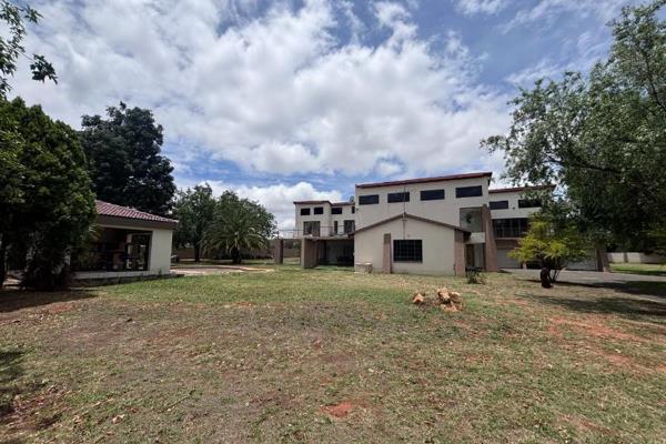 Large Entertainers Home in President Park

Hidden in the heart of President Park is this 6-bedroom home designed for entertainment ...