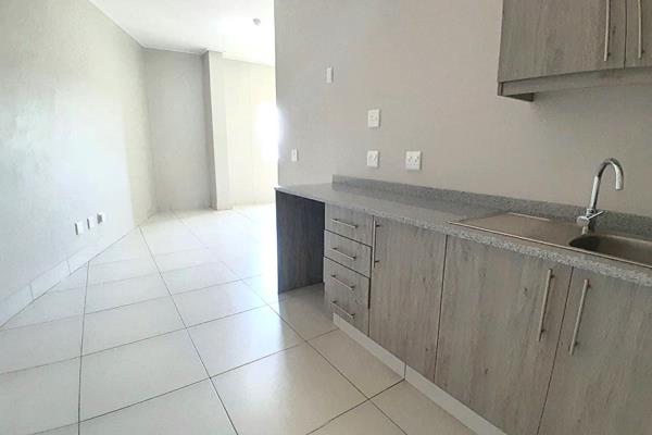 Spacious 1 Bedroom 1 Bathroom unit in sought-after retirement village located in the heart of Broadacres, in the Fourways area.

Enter ...