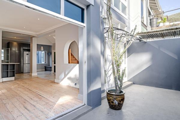 This newly renovated three-bedroom home in Sea Point offers comfortable, modern living. The open-plan living area features a working fireplace, a view to the kitchen, and access to the front patio—perfect for entertaining. There’s also a guest toilet downstairs. The garage ...