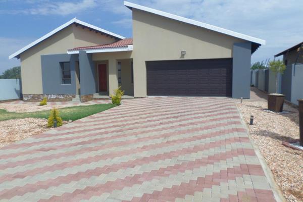 3 bedroom free standing house to rent in Bendor, Polokwane.

Available 1 January 2025 for occupation.

3 Bedrooms all have dark wood ...