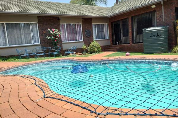 HOUSE WITH FLAT

This 3 bedroom family house with 1 bedroom thatched flatlet, is ...