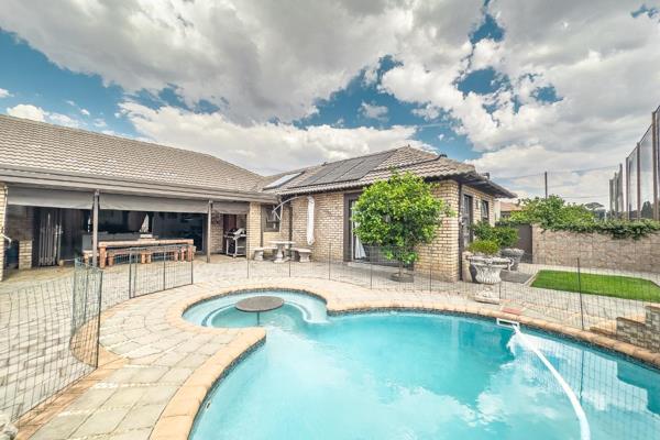 A stunning single-storey residence nestled in the prestigious Ebotse community. As you step inside, you are greeted by a spacious ...