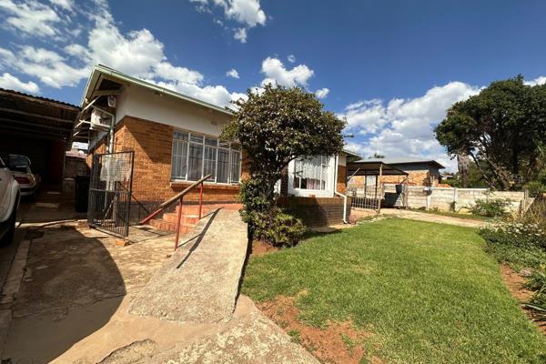 Situated close to everything this golden oldie is offering 3 spacious bedrooms, 1 bathroom with separate toilet, huge lounge, and ...