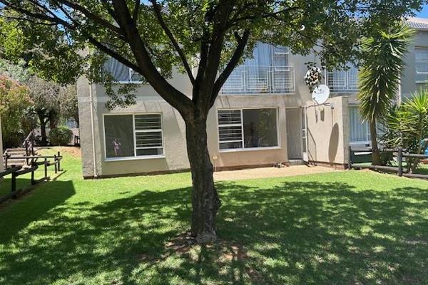 RARE GEM AFFORDABLE PRICE – R825000 00
Immaculate 2 bedroom corner townhouse opening to large private garden. Light filled open plan ...