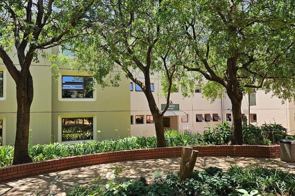 Located within an access-controlled office complex, this 90 m2 office space is available immediately at a rental rate of R6300/month. ...