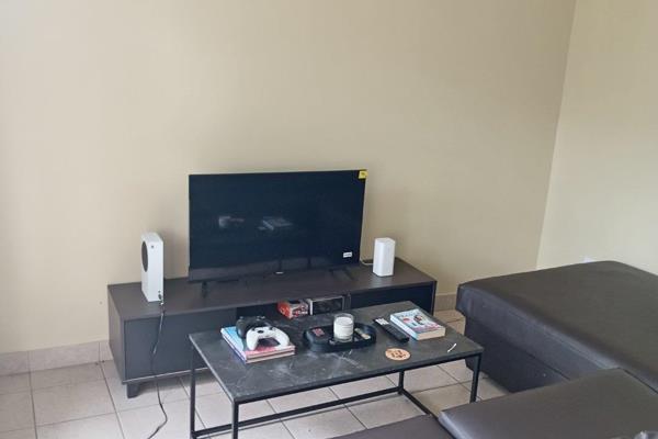 Neat 2 Bedroom Unit for Sale in Secure Complex

Key Features:

- 2 spacious bedrooms ...