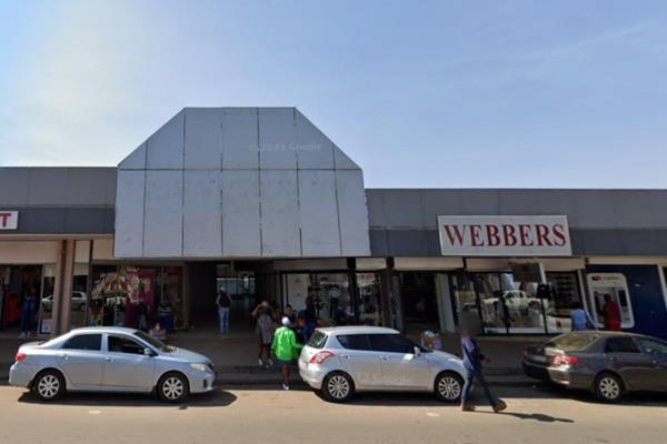 Spacious office space available on a busy street in the heart of Louis Trichardt CBD, directly across from the taxi rank. This prime ...