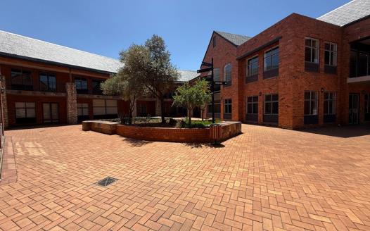 Commercial Property to rent in Cresta