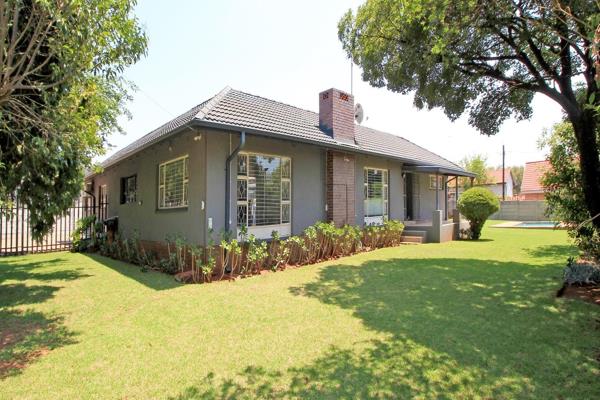 4 Bedroom House For Sale in Helderkruin
Enjoy uninterrupted power, water, and network ...