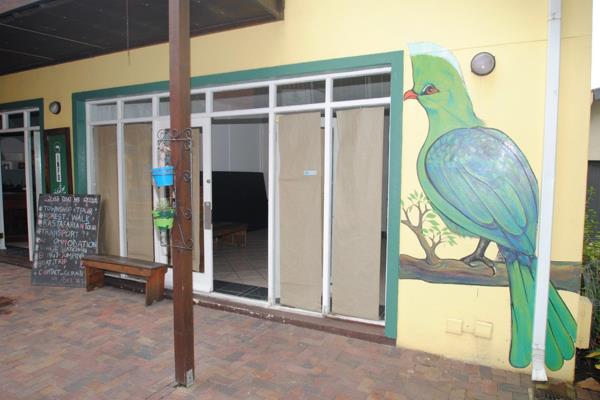 Sole mandate.
Located in the vibrant and green hub of Oaks-on-Main, this charming 29m&#178; retail shop offers an excellent ...