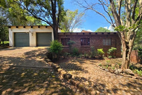 This delightful property in the heart of Sabie offers incredible potential for both investment and family living. Currently divided ...