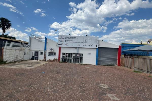 HERMANSTAD | 1,100 SQUARE METER WORKSHOP FOR SALE | VAN DER HOFF ROAD | PRETORIA

This ...