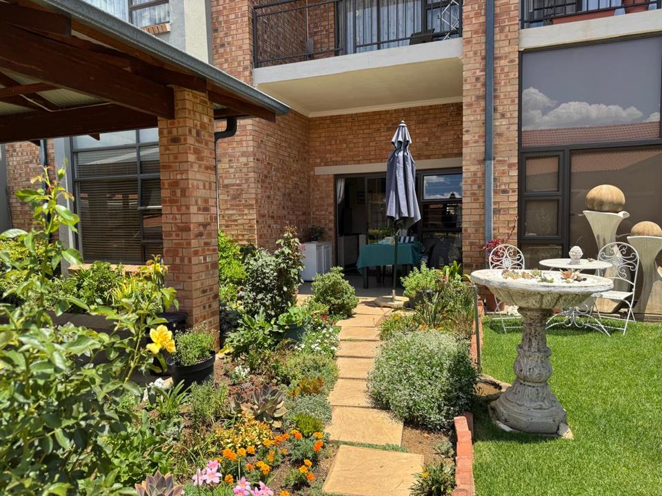 2 Bedroom Apartment / flat for sale in Equestria - P24-115304006