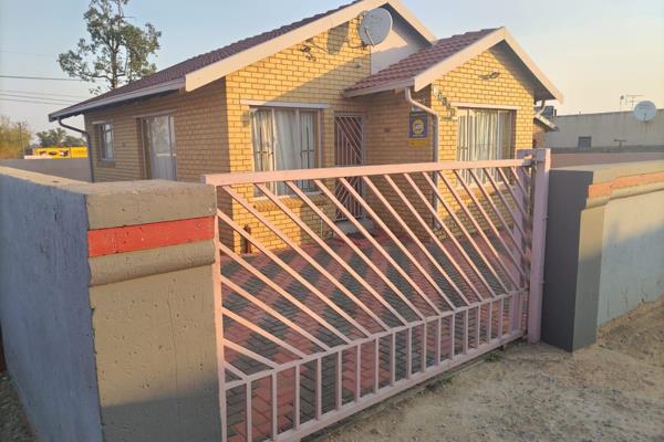 Immculately neat 3 bedroom home, situated at a peaceful and quiet ext 2 daveyton. Just move in stay, no maintenance work required. ...