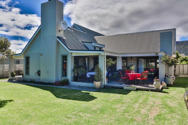 Exclusive mandate:  Situated in the picturesque Sandbaai, just a few steps from the ...