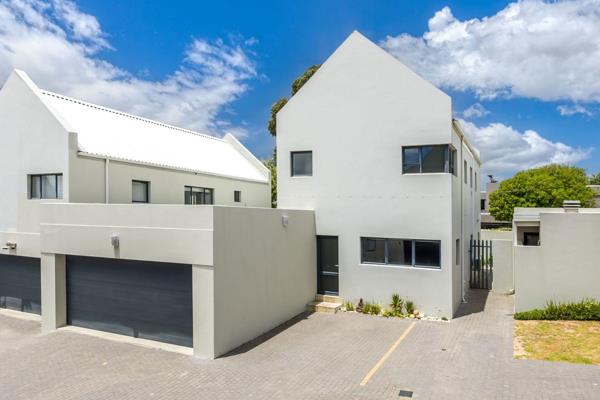 Located in the secure gated community of St Baxter, this contemporary home offers a lifestyle of comfort and practicality. Perfectly ...