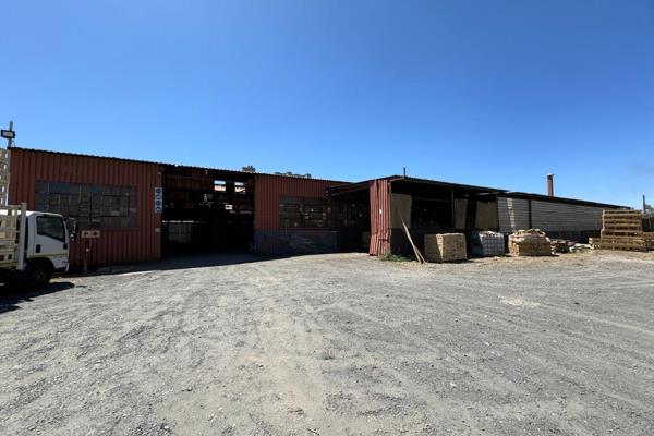 Positioned in the heart of Chamdor, this 2,380m2 warehouse offers a versatile space ...