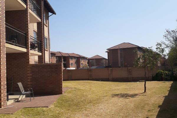 Lovely Large spacious 3 bedroom 2 bathroom in security complex close to Makro Wonderboom ...