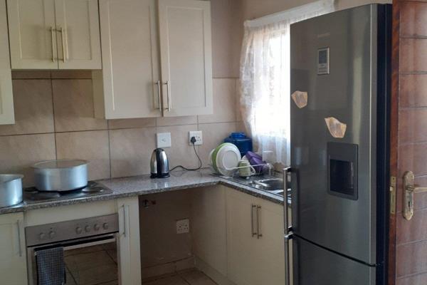 Lovely Large spacious 3 bedroom 2 bathroom in security complex close to Makro Wonderboom ...