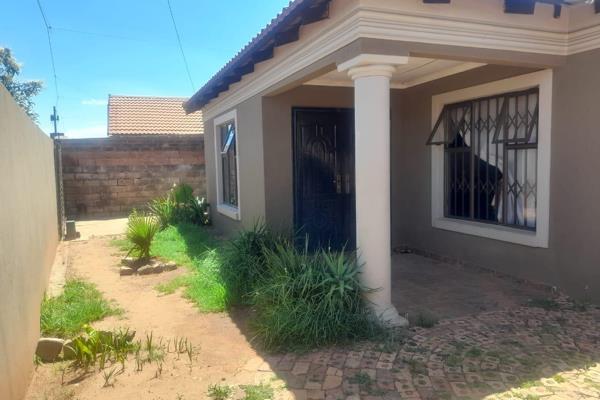 Neat home consist of 4 bedrooms , 2 bathrooms,  modern fitted kitchen ,big lounge , dining, lock up  Garage ,fully Walled …THIS ...