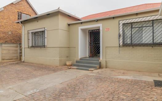 7 Bedroom House for sale in Geduld Ext 1