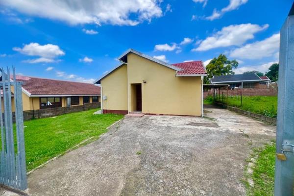 Start the new year in a lovely, warm and neat family home . A spacious neatly tiled lounge area / dining area is awaiting your ...