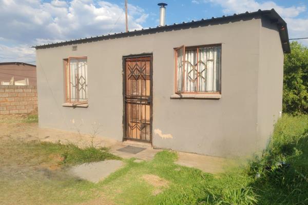 2 Bedroom house with a Big yard.
Located on the main road.
Walking distance to shopping center, schools an public transport.

Fully ...