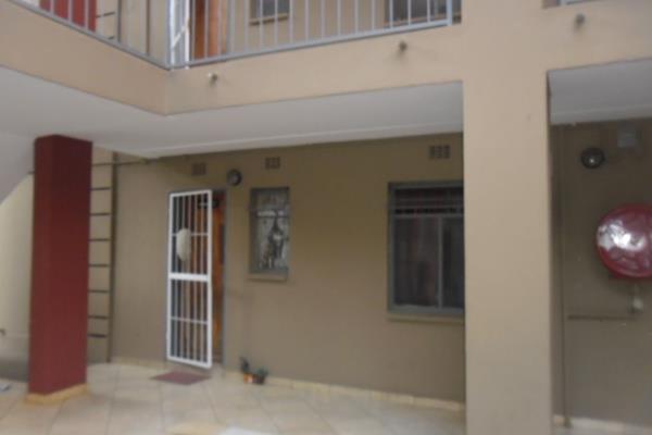 Nice apartment situated in Jabulani Manor is close to all amenites. This apartment ...