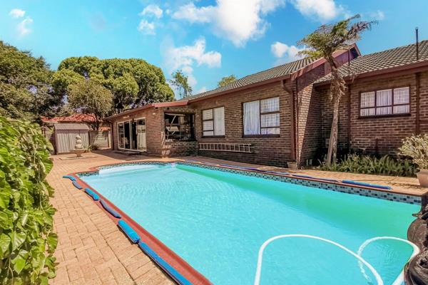 Lovely Family Home in the Tranquil Suburb of Wilro Park

Tucked away on a peaceful street in the highly desirable Wilro Park area ...